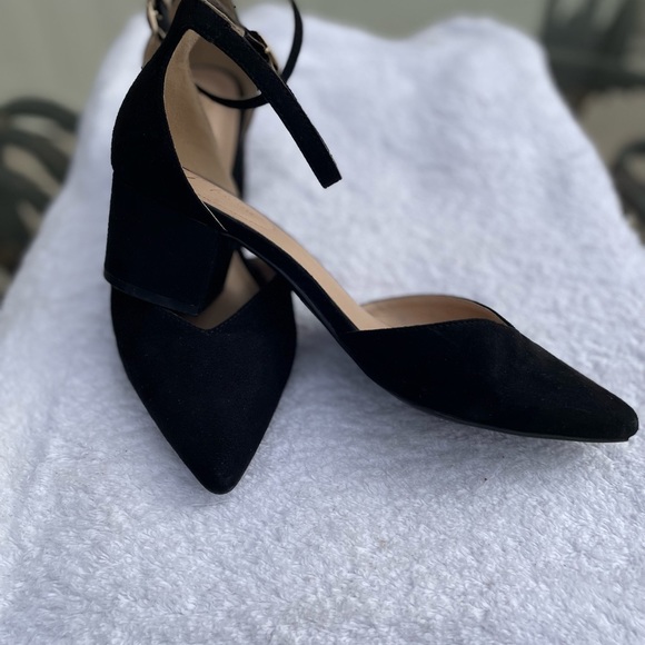 Comfort brand size 7 black low heals - Picture 3 of 7